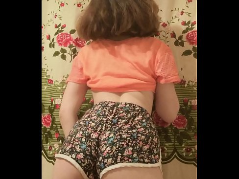 ❤️ Szexi fiatal csaj vetkőzteti le a rövidnadrágját a kamera előtt. Orosz pornó at hu.milfnut-net.ru