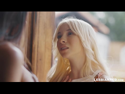 ❤️ A lány néhány hónap után hazajön, és végül a mostohaanyja punciját eszik. Orosz pornó at hu.milfnut-net.ru