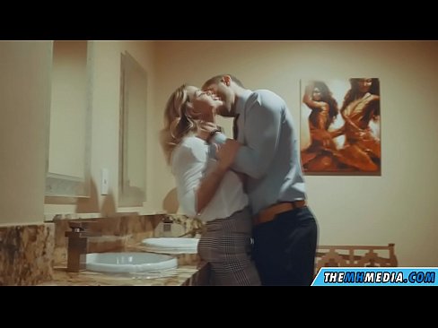 ❤️ Amikor egy bögyös szőke elcsábít egy nyilvános WC-ben Orosz pornó at hu.milfnut-net.ru